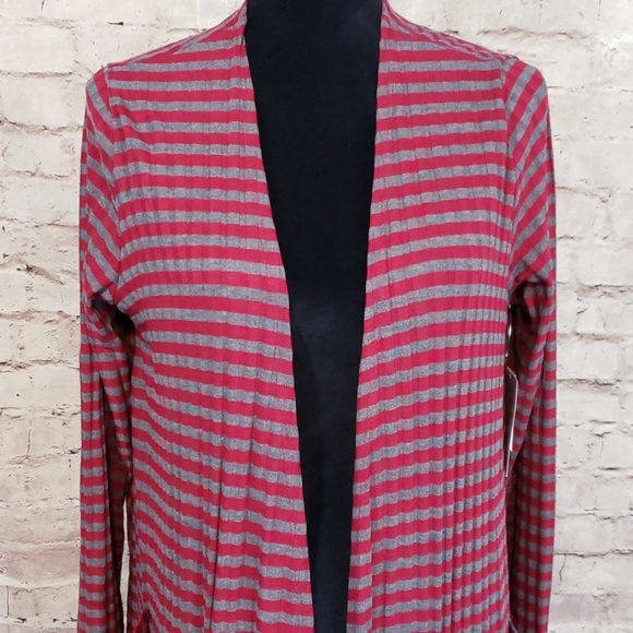 💰Sold Local💰 LuLaRoe Sarah Cardigan - Picture 2 of 4